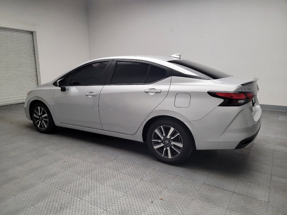 Used 2021 Nissan Versa SV image 3