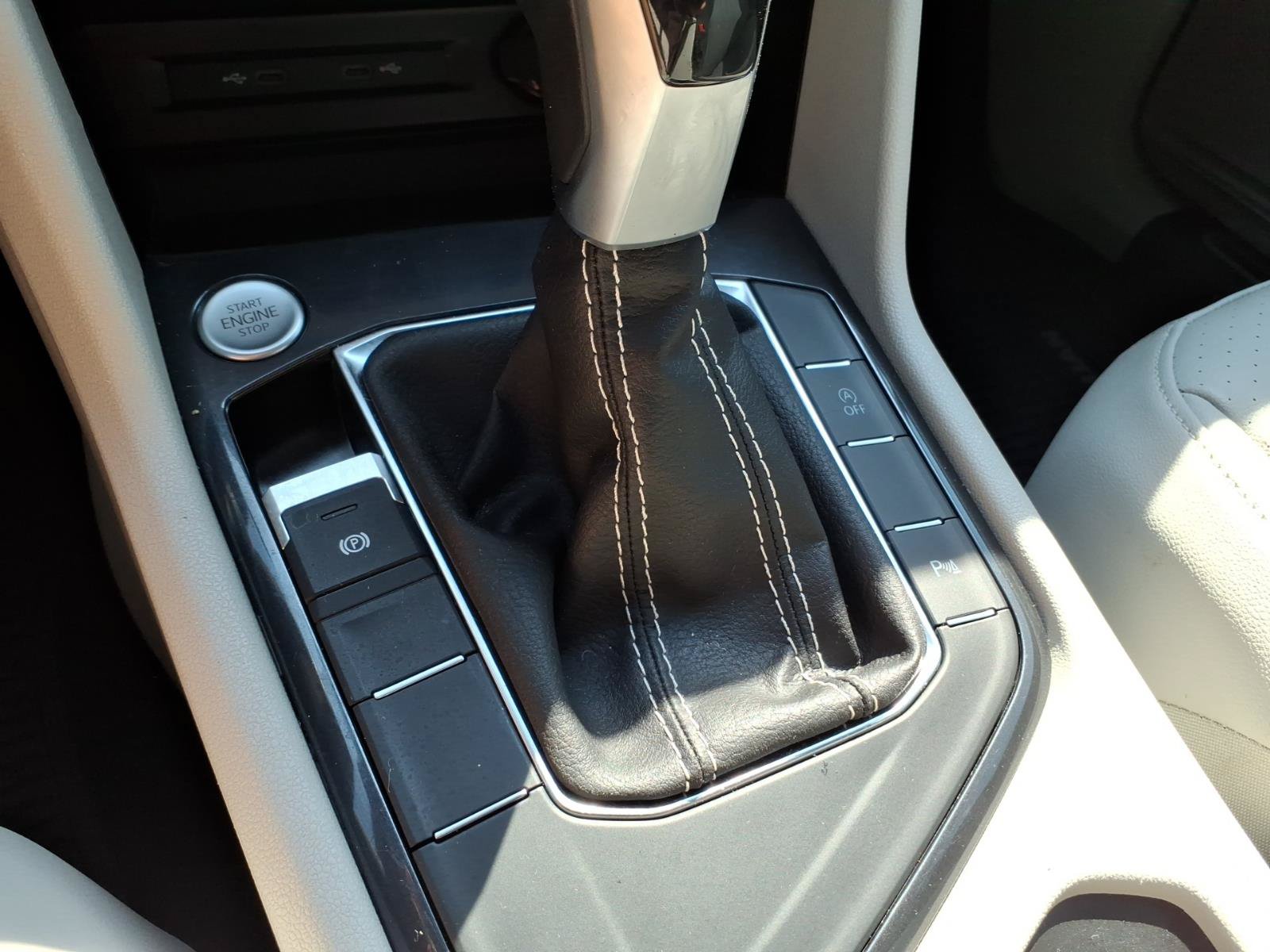 Certified 2023 Volkswagen Tiguan SE R-Line FWD image 25