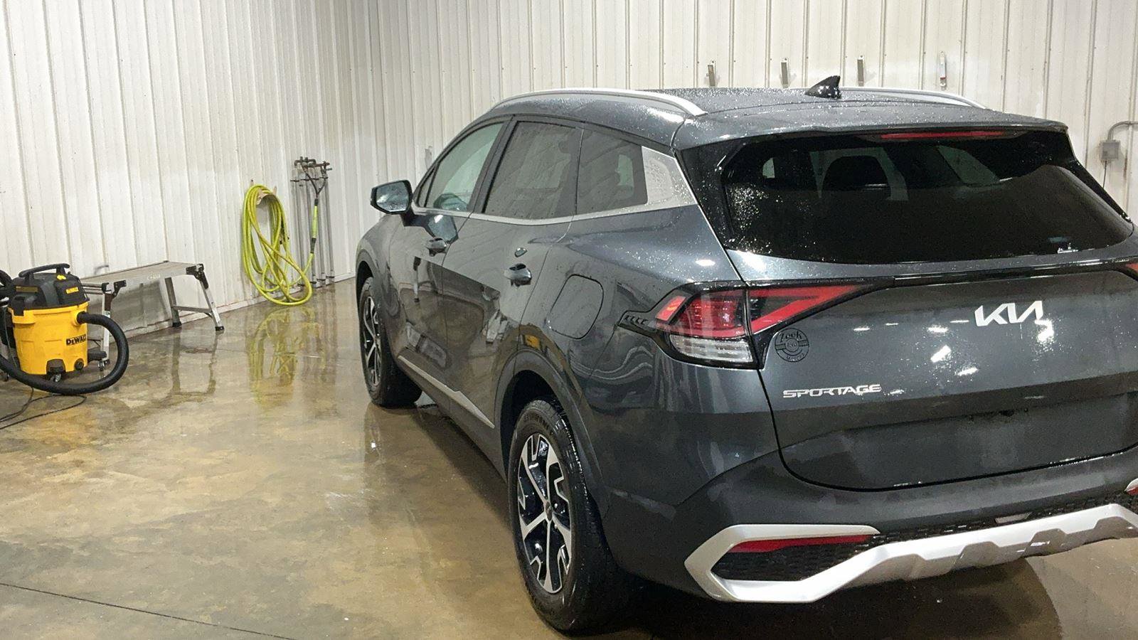 Used 2024 Kia Sportage EX image 7