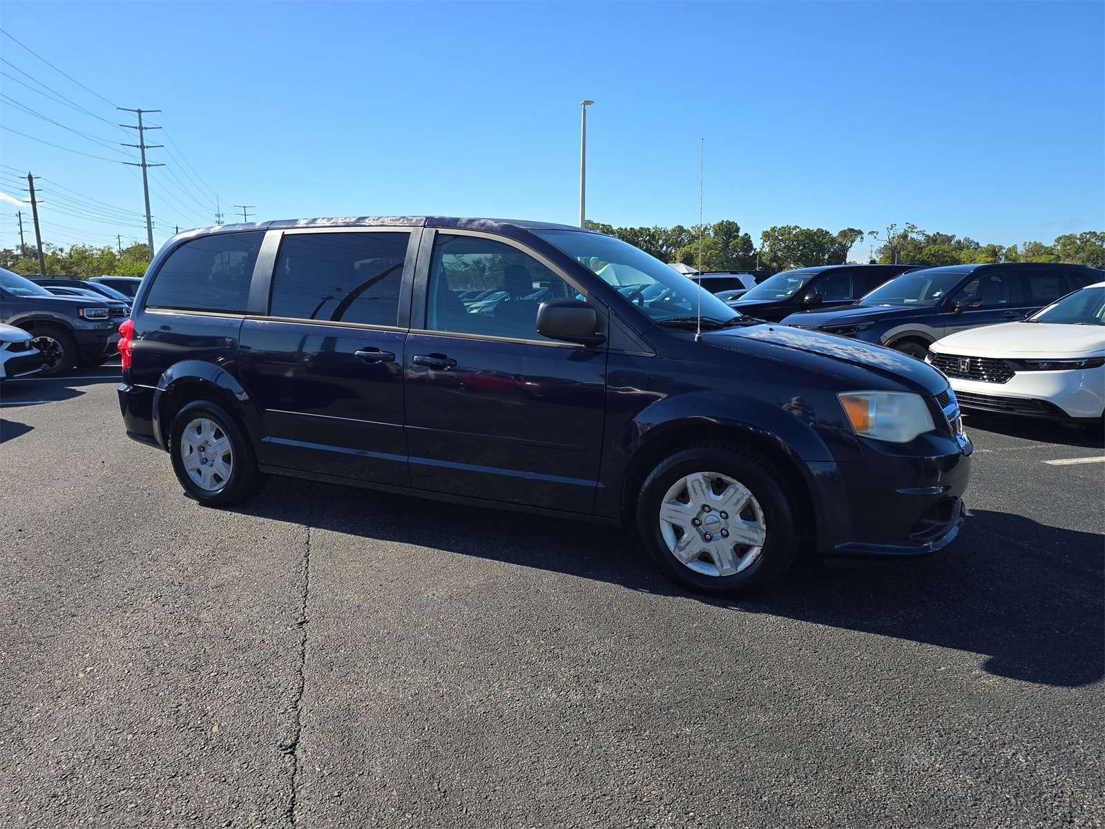 Used 2012 Dodge Grand Caravan SE image 2