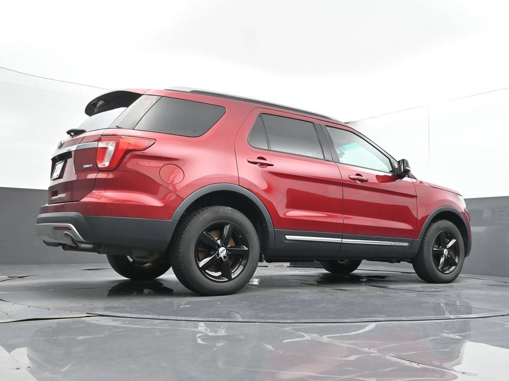 Used 2016 Ford Explorer XLT w/ Equipment Group 202A AWD/4WD image 22
