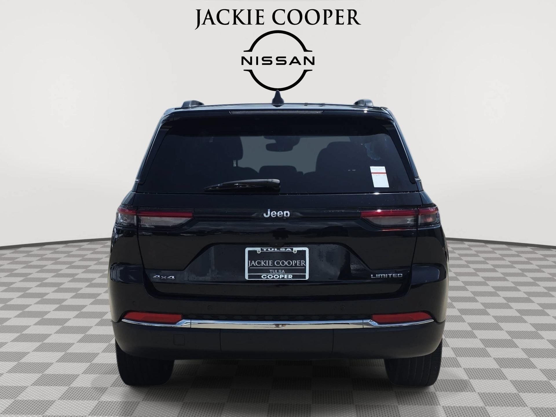 Used 2023 Jeep Grand Cherokee Limited w/ Trailer Tow Prep Group (B) AWD/4WD image 6