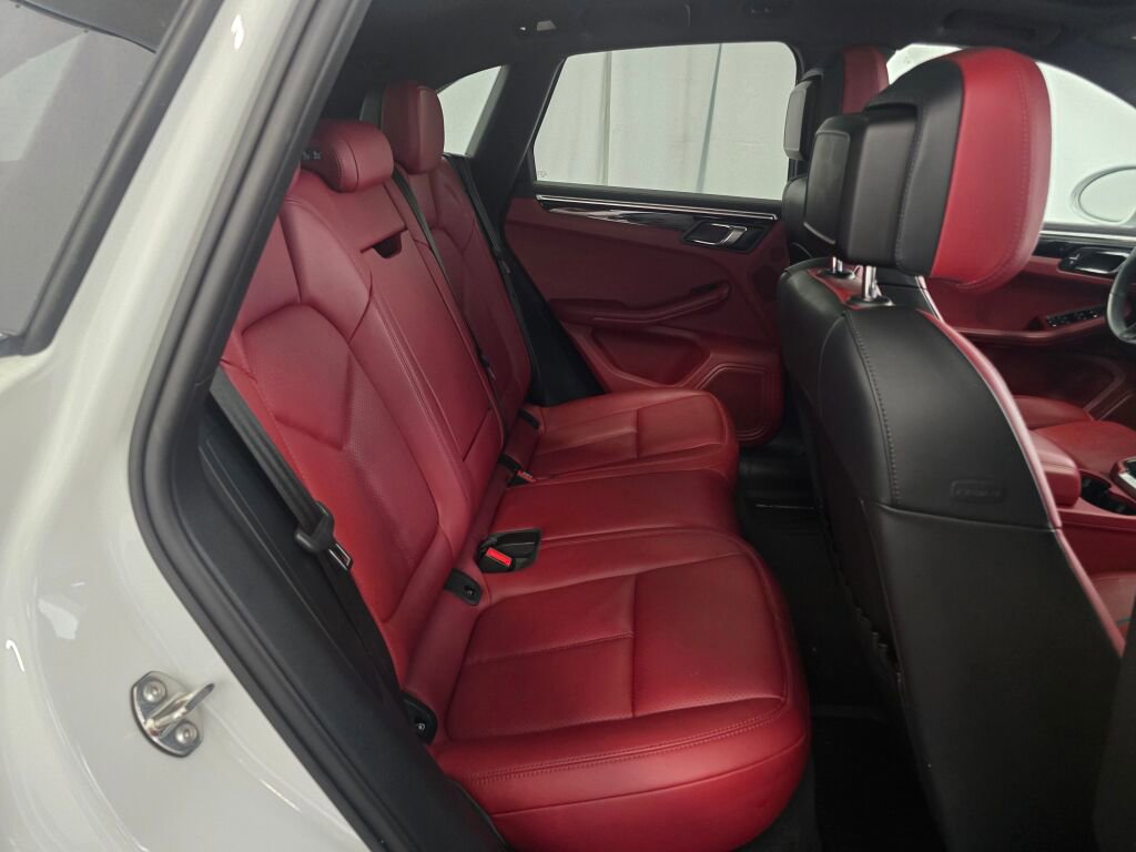 Certified 2023 Porsche Macan AWD/4WD image 26