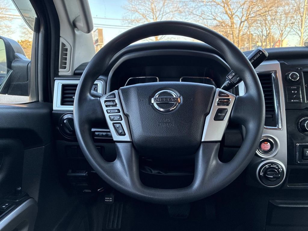 Used 2019 Nissan Titan SV image 17