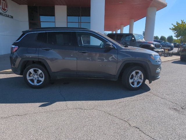 Used 2024 Jeep Compass Latitude AWD/4WD image 30