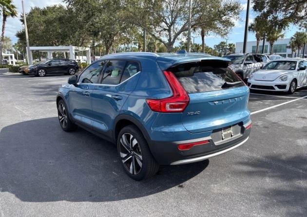 Certified 2023 Volvo XC40 B5 Plus w/ Driver Assist Package image 5