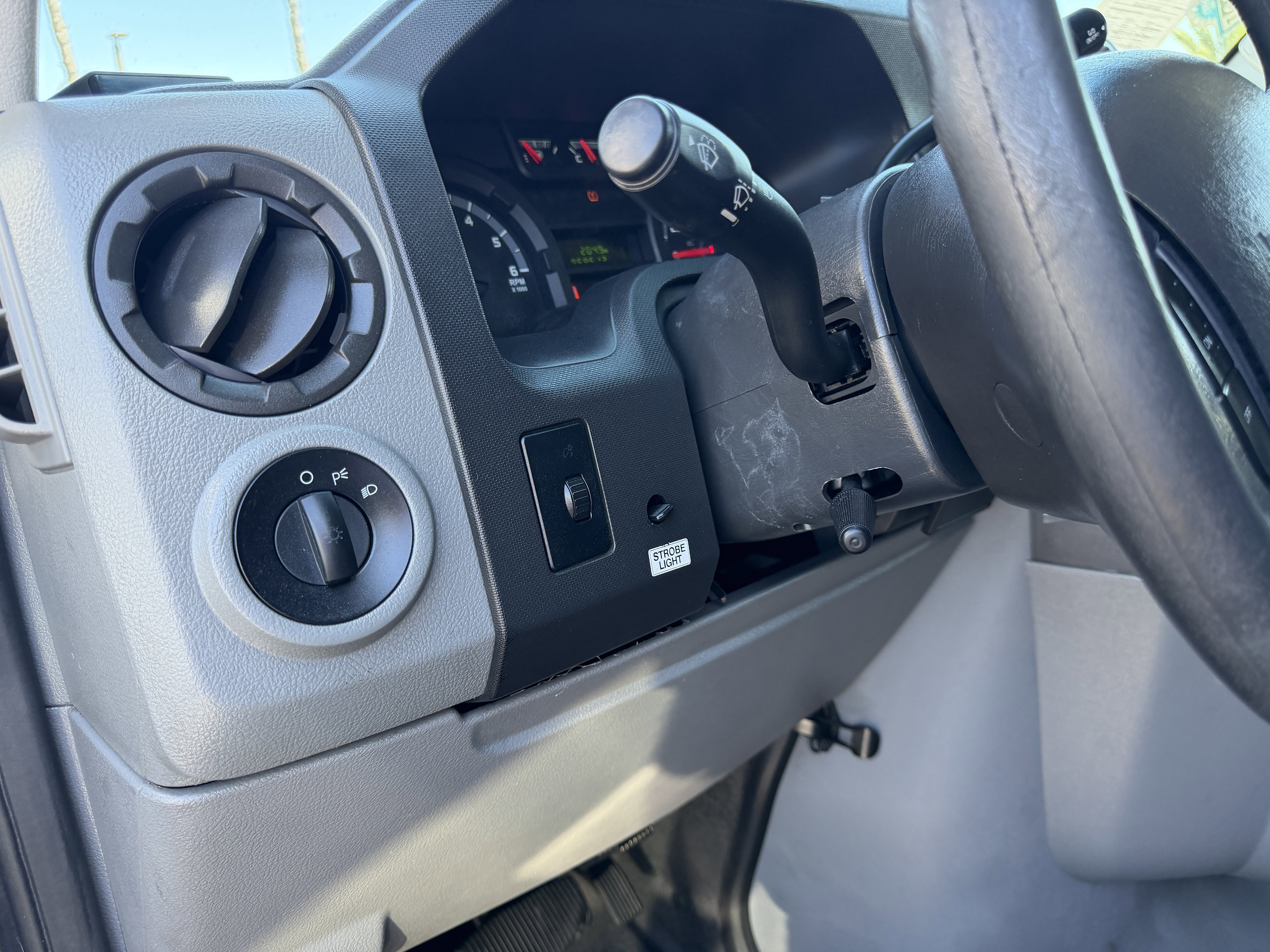 Used 2013 Ford E-150 and Econoline 150 RWD image 19