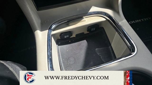 Used 2014 Chrysler Town & Country Touring-L FWD image 18