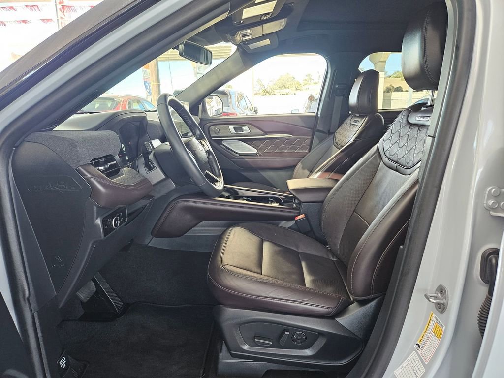 Used 2025 Ford Explorer Platinum w/ LUX Leather Package image 11