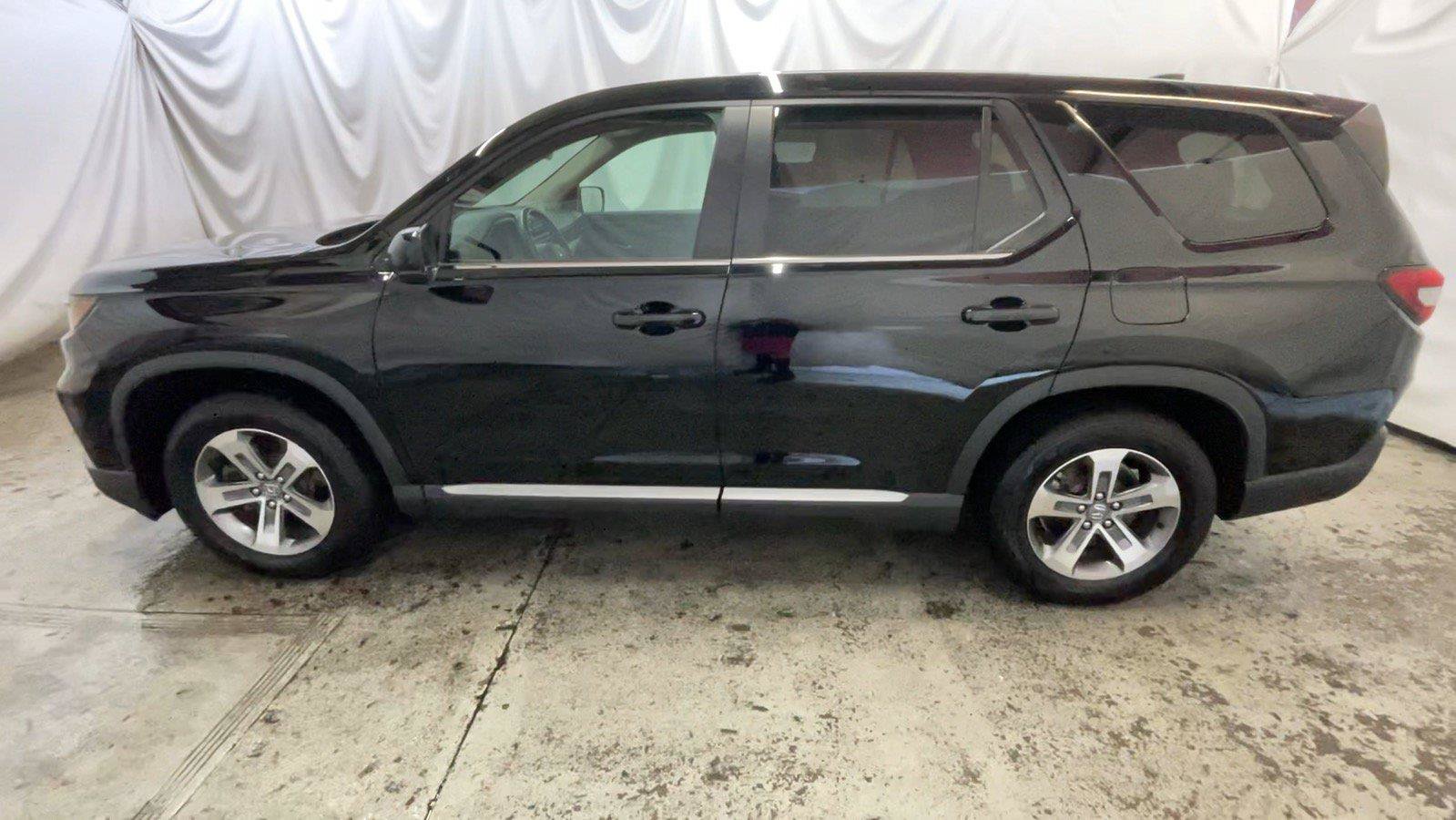 Certified 2025 Honda Pilot EX-L image 13