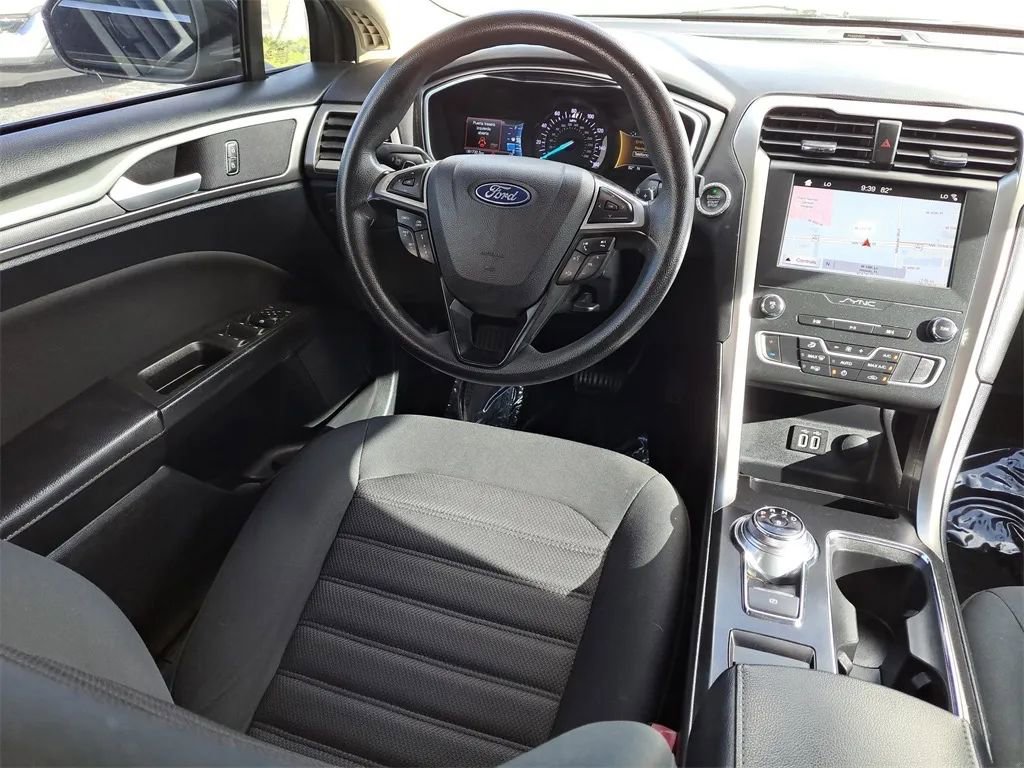 Used 2019 Ford Fusion SE image 16
