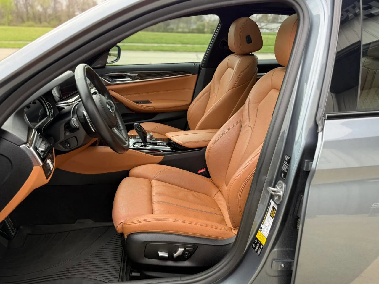 Used 2019 BMW 530i xDrive w/ M Sport Package image 10