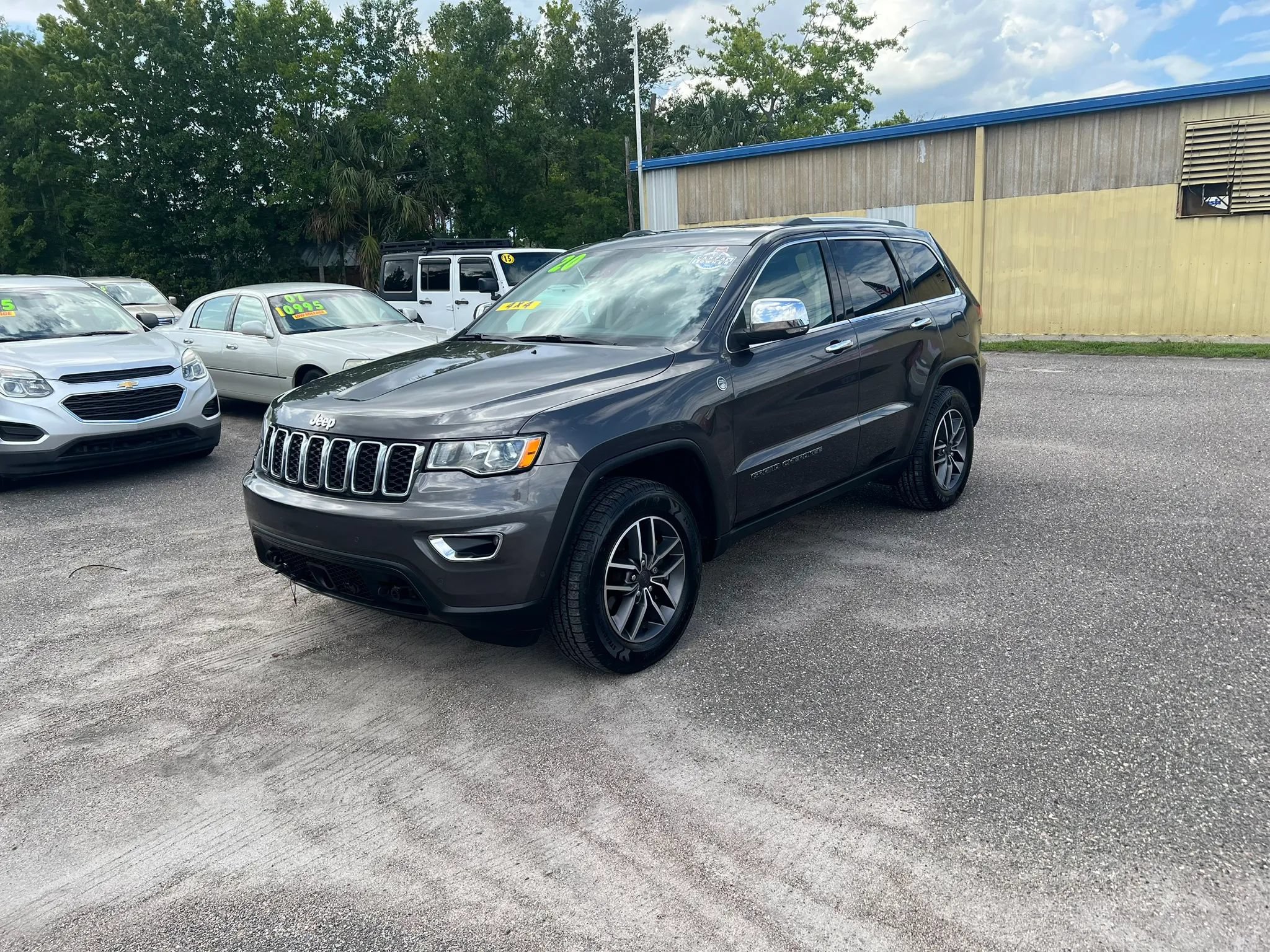 Used 2020 Jeep Grand Cherokee Limited AWD/4WD image 2