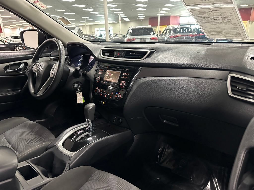 Used 2016 Nissan Rogue S w/ Appearance Package FWD image 31