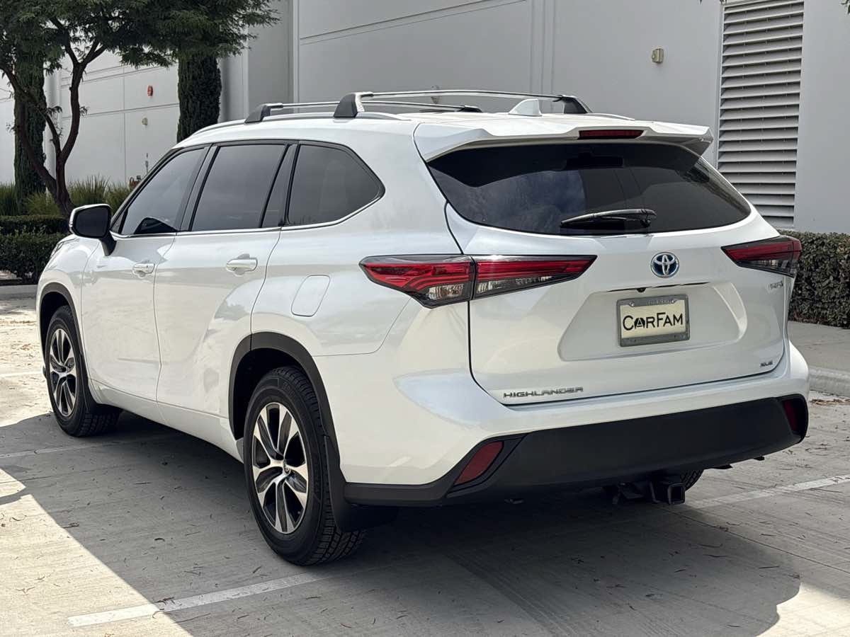 Used 2022 Toyota Highlander XLE FWD image 5