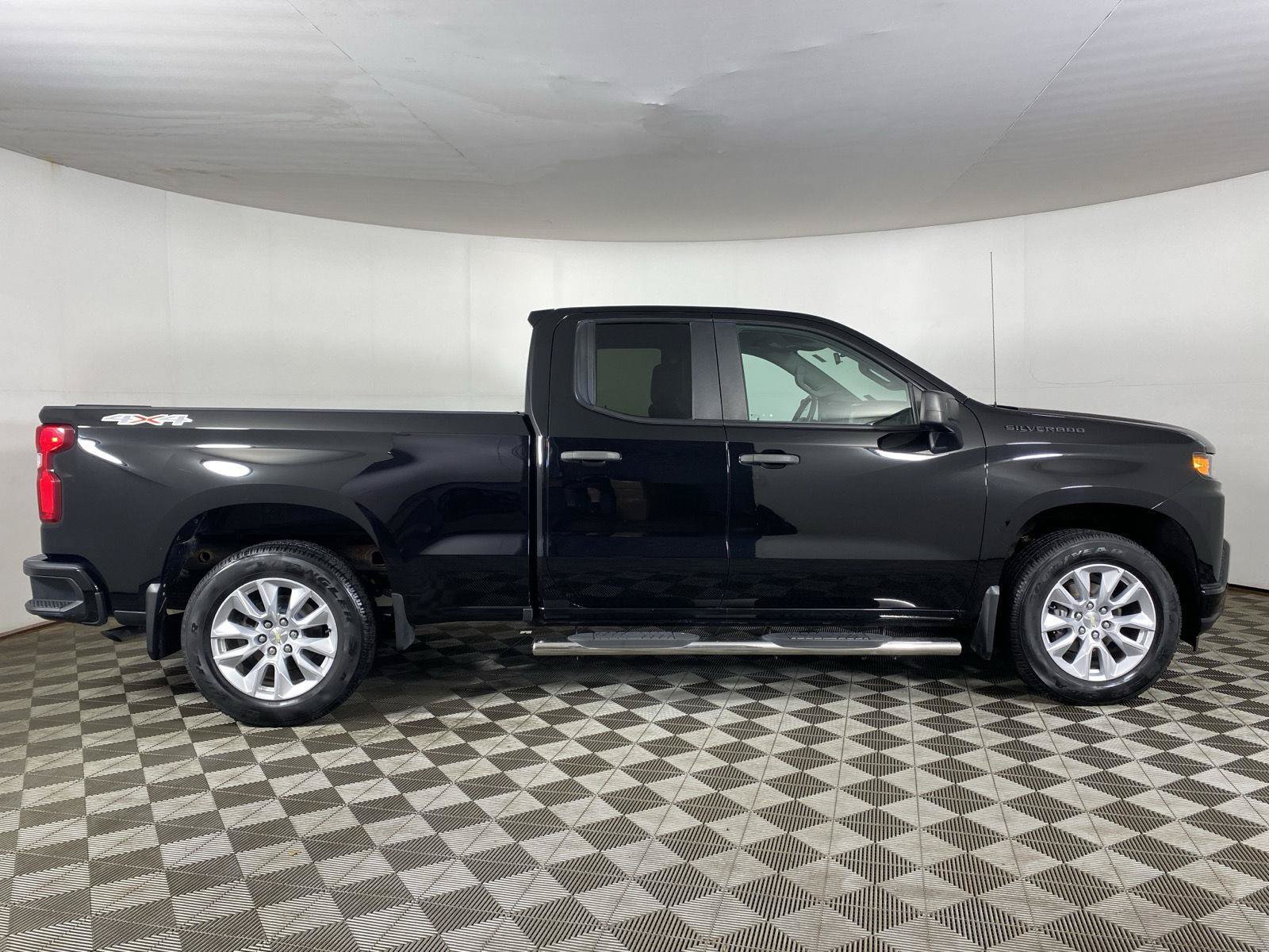 Used 2019 Chevrolet Silverado 1500 Custom w/ Custom Value Package AWD/4WD image 8
