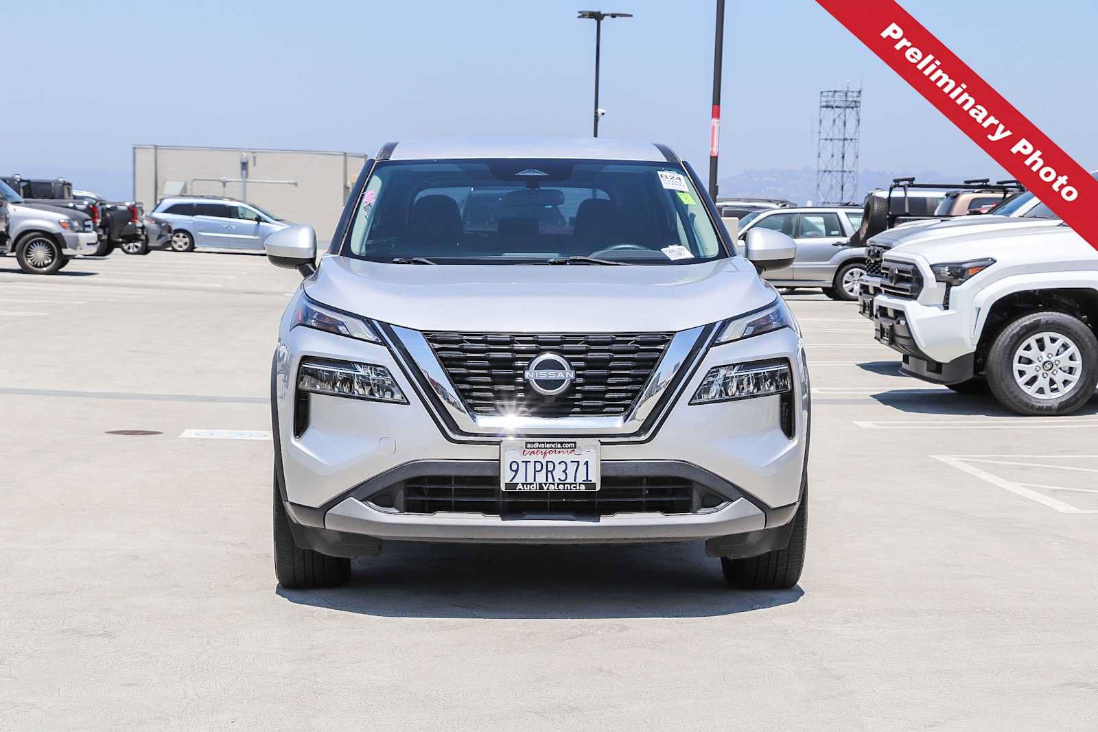 Used 2023 Nissan Rogue SV AWD/4WD image 2