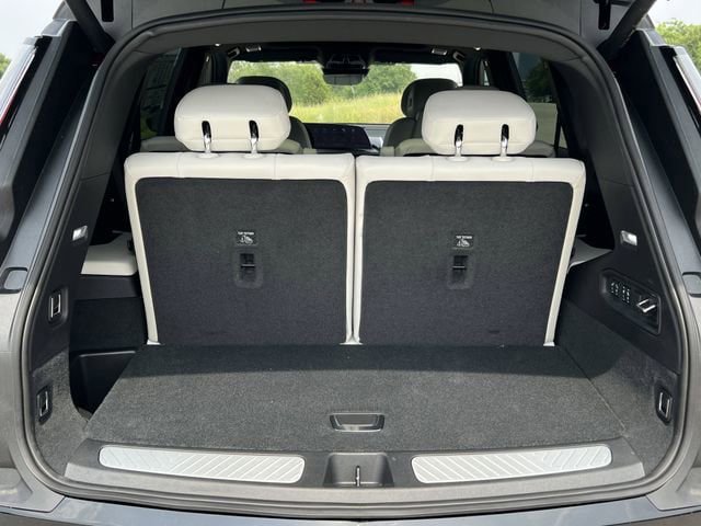 New 2026 Cadillac Vistiq Premium Luxury w/ LPO, Floor Liner Package AWD/4WD image 12