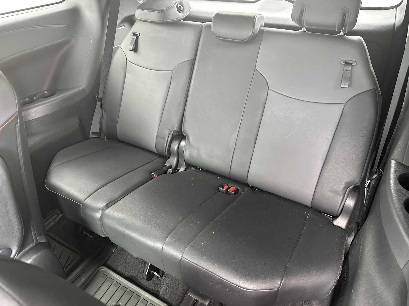 Used 2022 Toyota Sienna XSE FWD image 24
