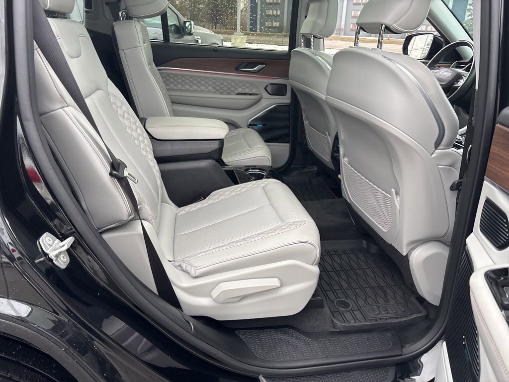 Used 2021 Jeep Grand Cherokee L Summit w/ Luxury Tech Group V image 33