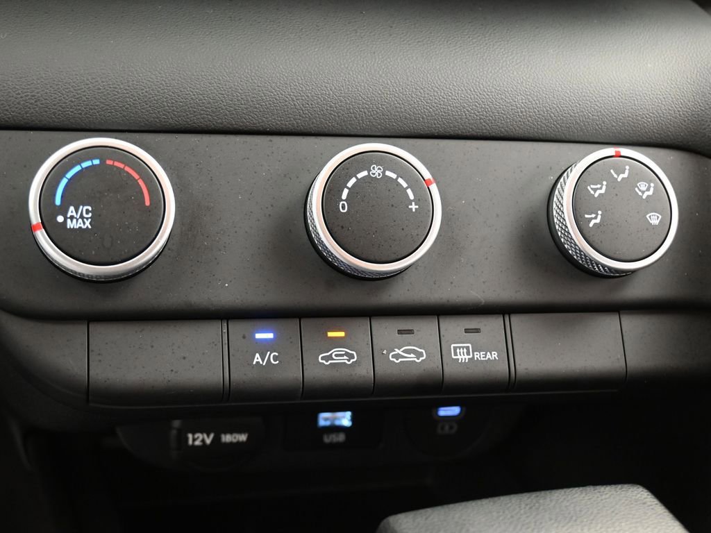Used 2024 Hyundai Elantra SE FWD image 18
