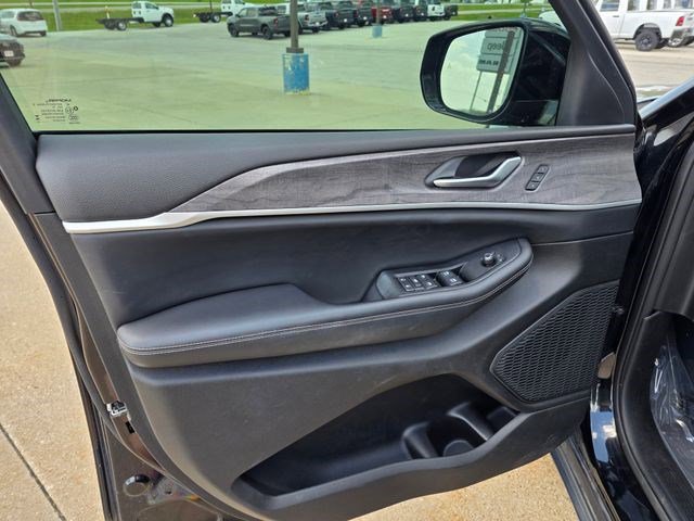 Certified 2023 Jeep Grand Cherokee Limited w/ Trailer Tow Prep Group (B) AWD/4WD image 21