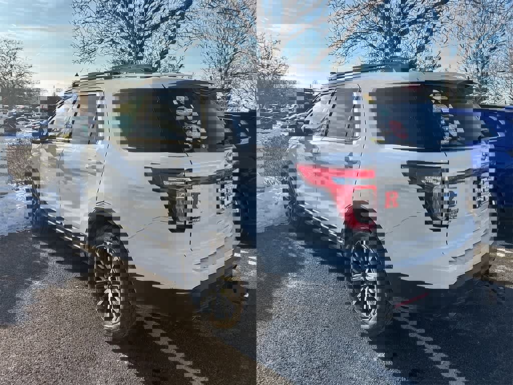 Used 2015 Ford Explorer XLT w/ Equipment Group 202A image 6