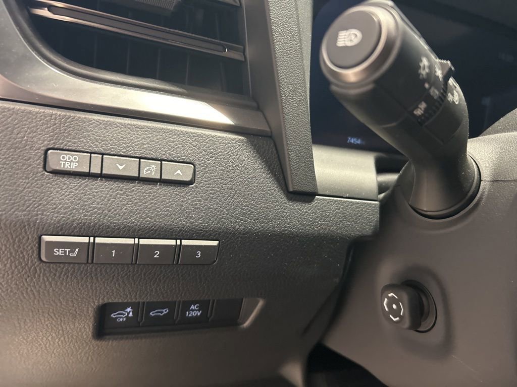 Used 2025 Lexus GX 550 image 14