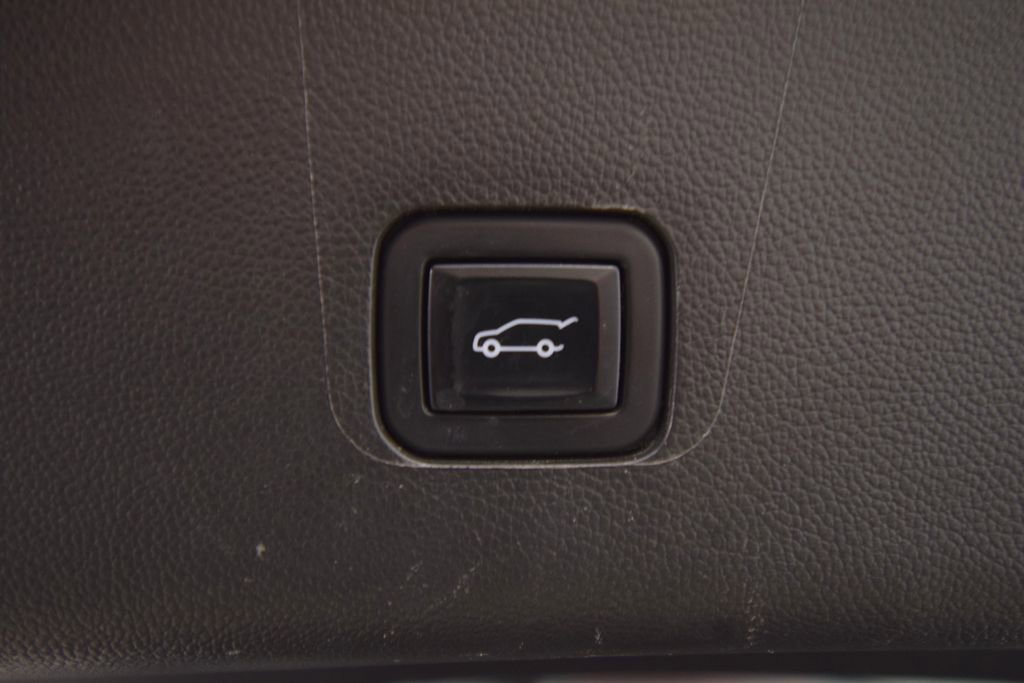 Used 2023 Chevrolet Traverse LT image 39