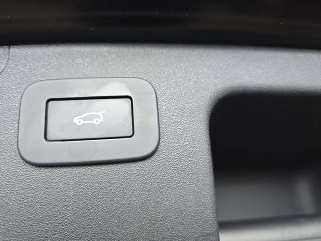Used 2025 Land Rover Discovery Sport S AWD/4WD image 16