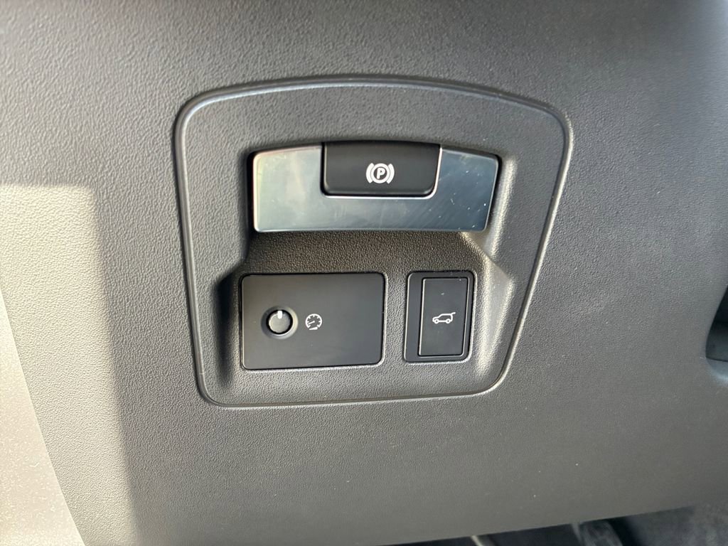 Used 2020 Land Rover Range Rover Velar S image 25