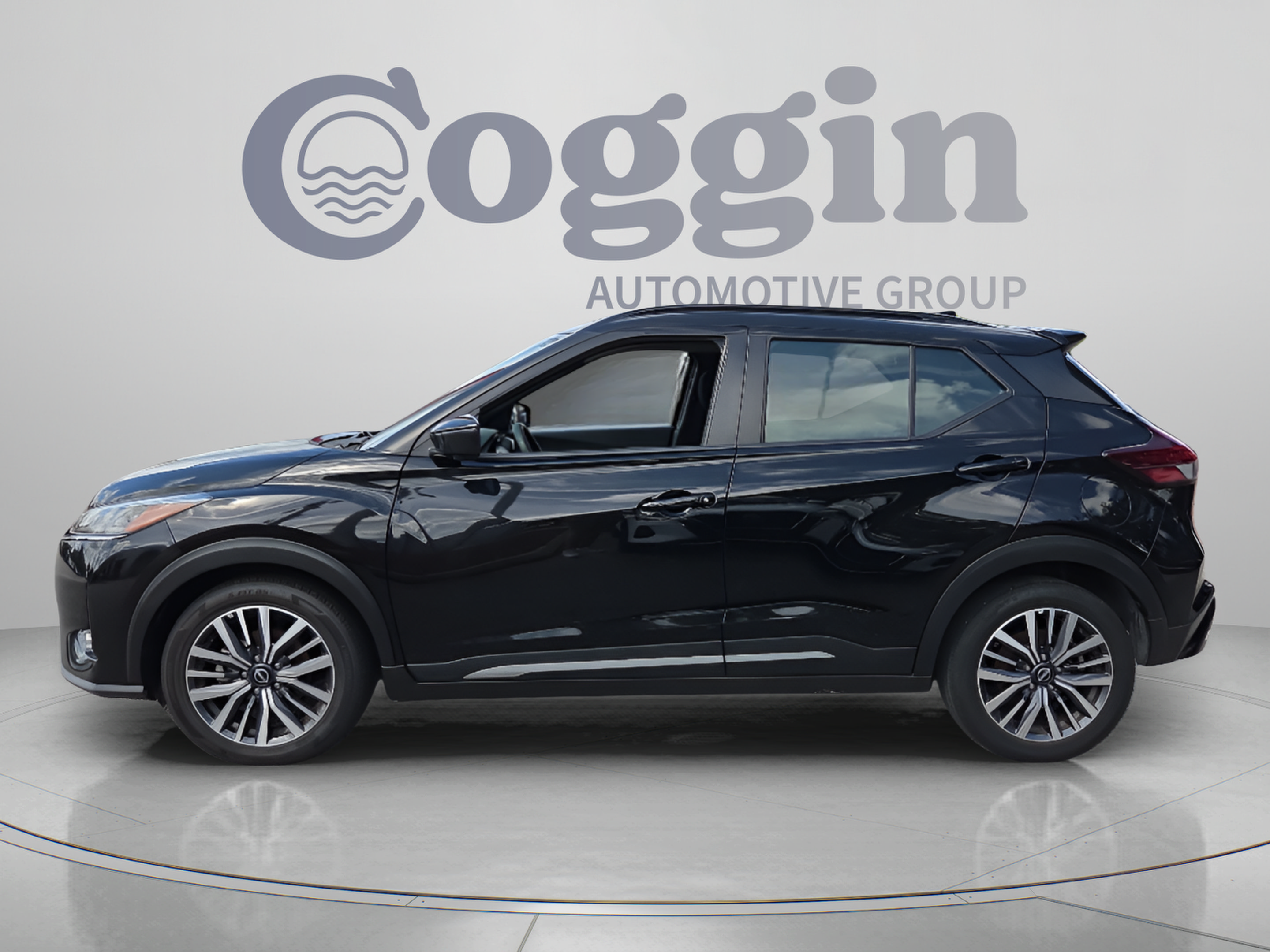 Used 2024 Nissan Kicks SR FWD image 2