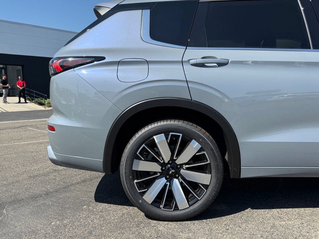 New 2026 Mitsubishi Outlander SEL FWD image 15