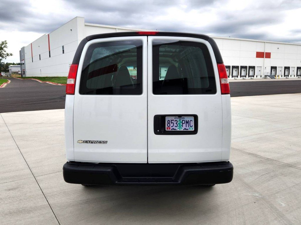 Used 2018 Chevrolet Express 2500 RWD image 6