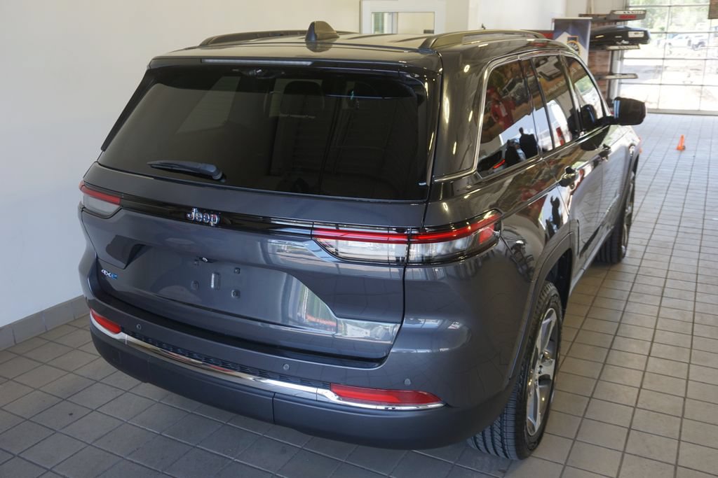 Used 2023 Jeep Grand Cherokee 4WD 4xe w/ Luxury Tech Group II image 18