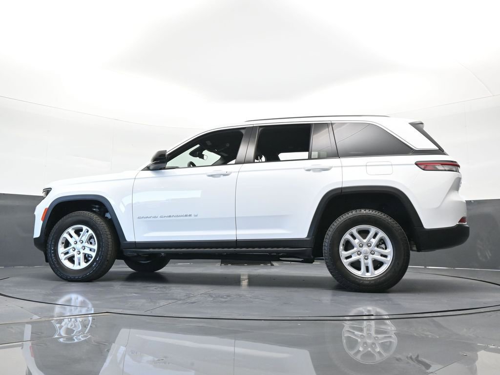 Used 2025 Jeep Grand Cherokee Laredo image 29