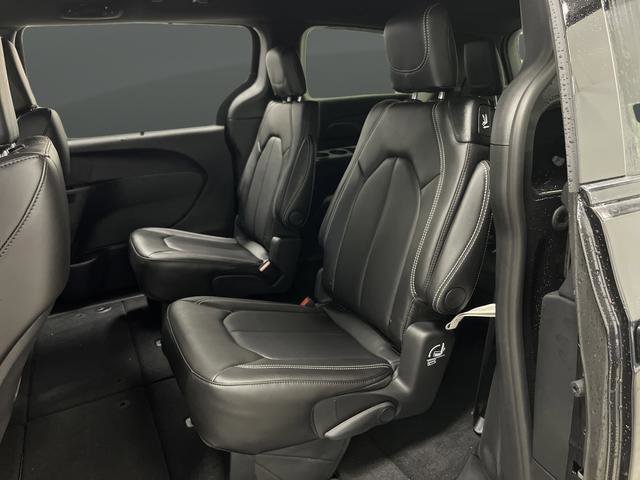 New 2026 Chrysler Pacifica Select w/ S Appearance Package image 28
