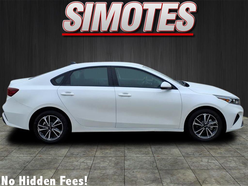 Used 2024 Kia Forte LXS image 2