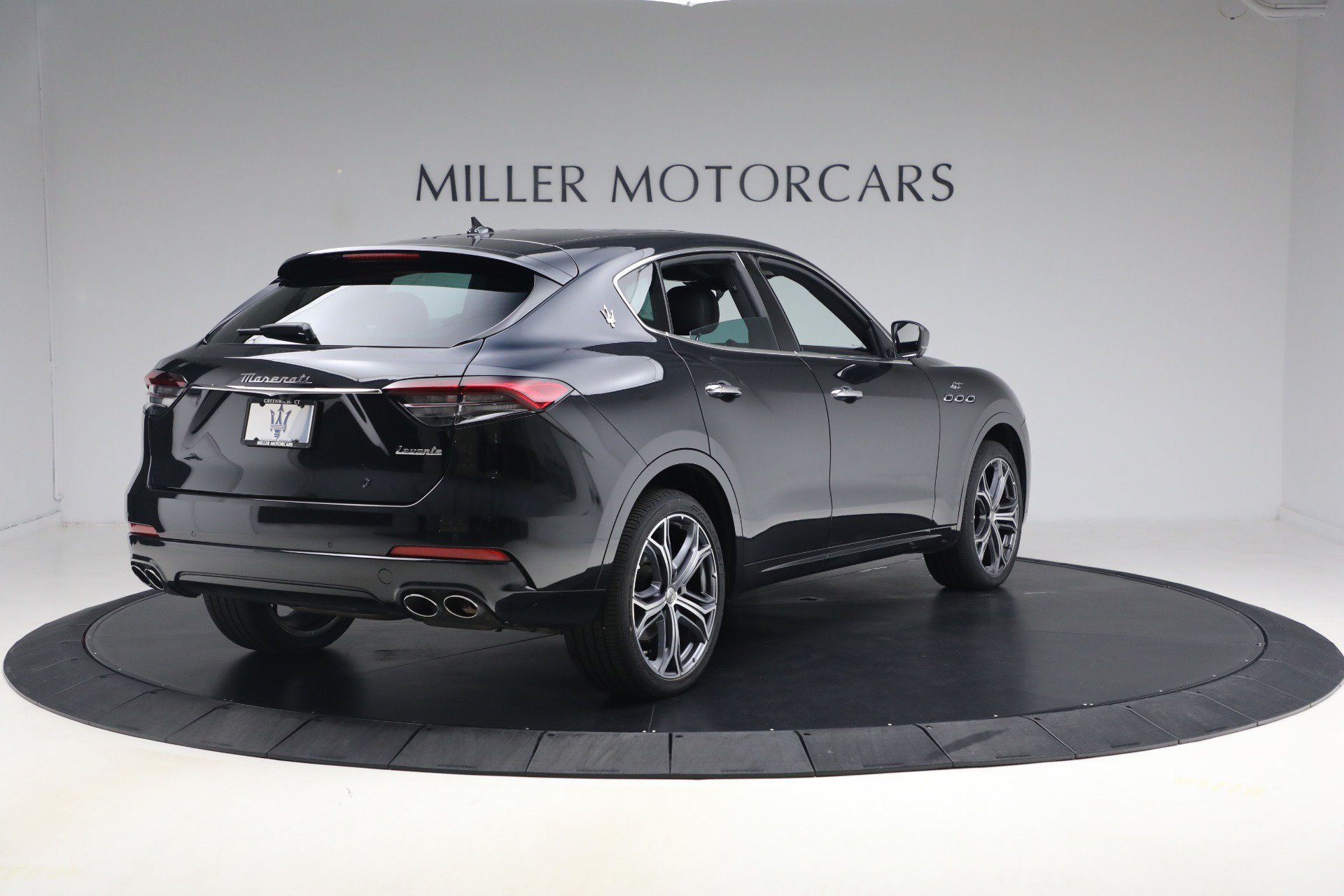 Certified 2023 Maserati Levante GT AWD/4WD image 8