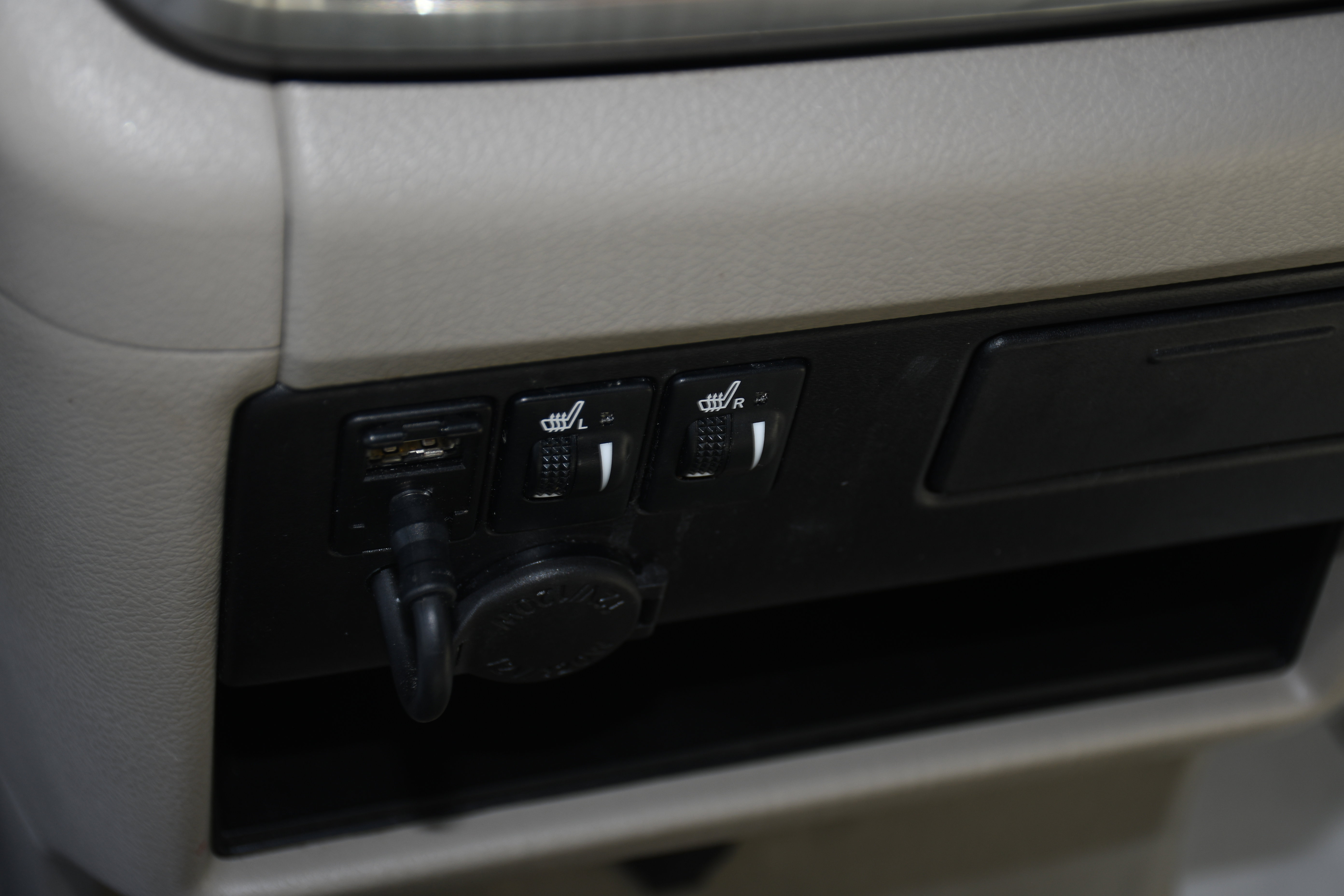 Used 2017 Toyota Sienna XLE w/ XLE Navigation Package FWD image 15