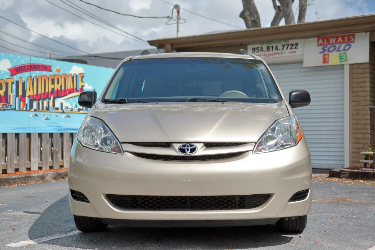 Used 2009 Toyota Sienna LE image 3