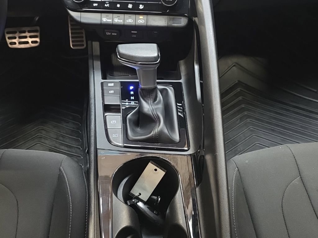 Certified 2025 Hyundai Elantra SEL image 22