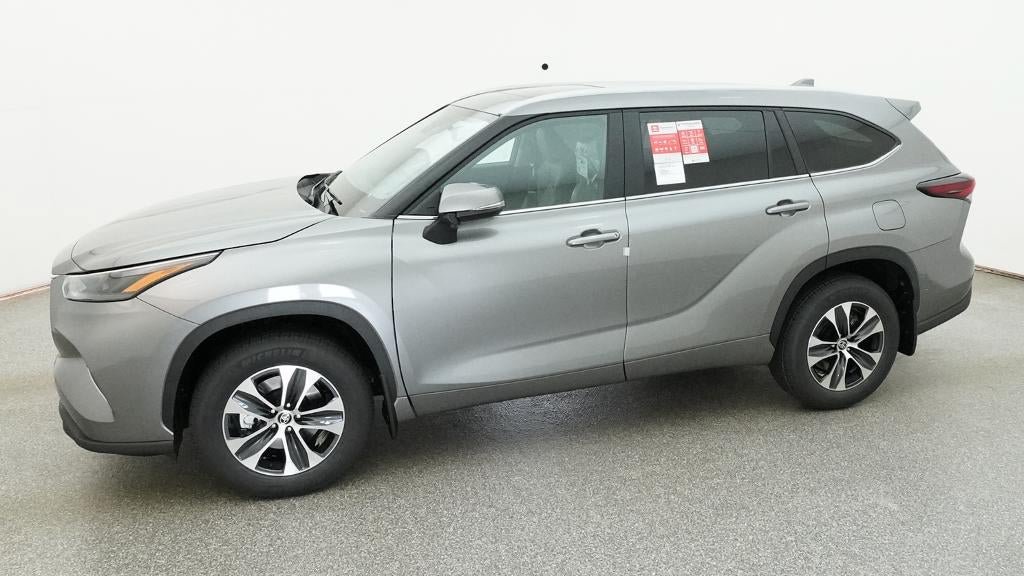 New 2026 Toyota Highlander XLE AWD/4WD image 2