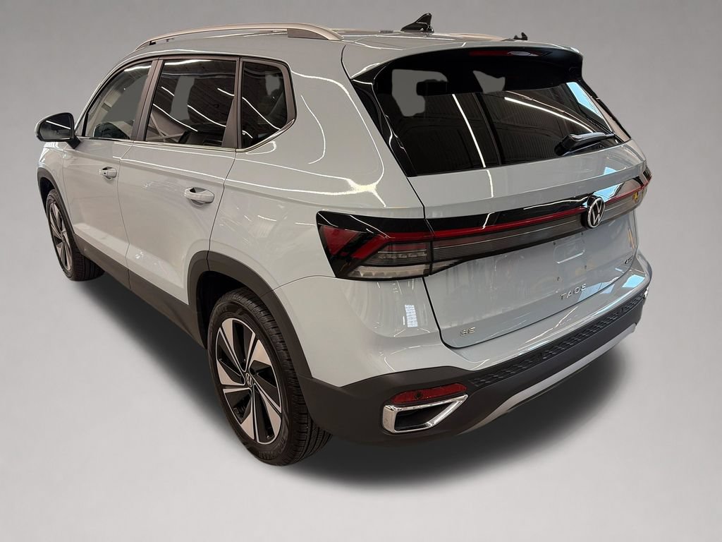 Used 2025 Volkswagen Taos SE w/ Panoramic Sunroof Package AWD/4WD image 5