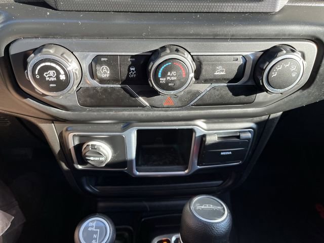 Used 2020 Jeep Gladiator Sport image 18