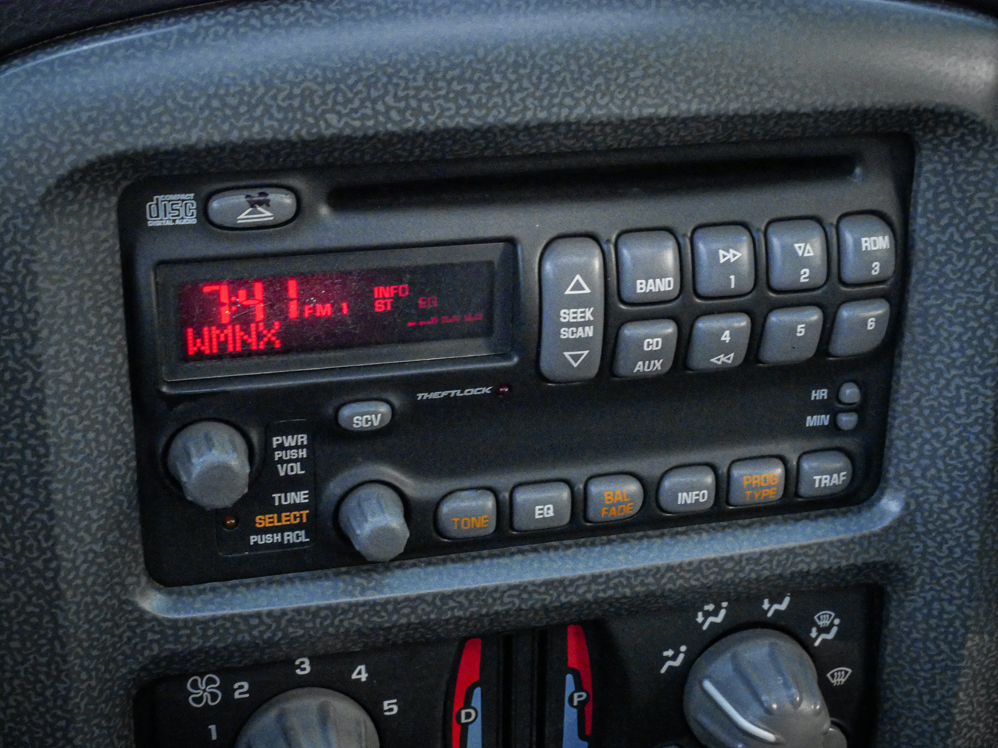 Used 2002 Pontiac Aztek 2WD image 23