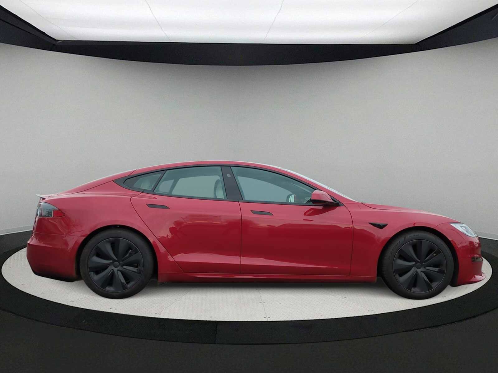 Used 2021 Tesla Model S Plaid image 9