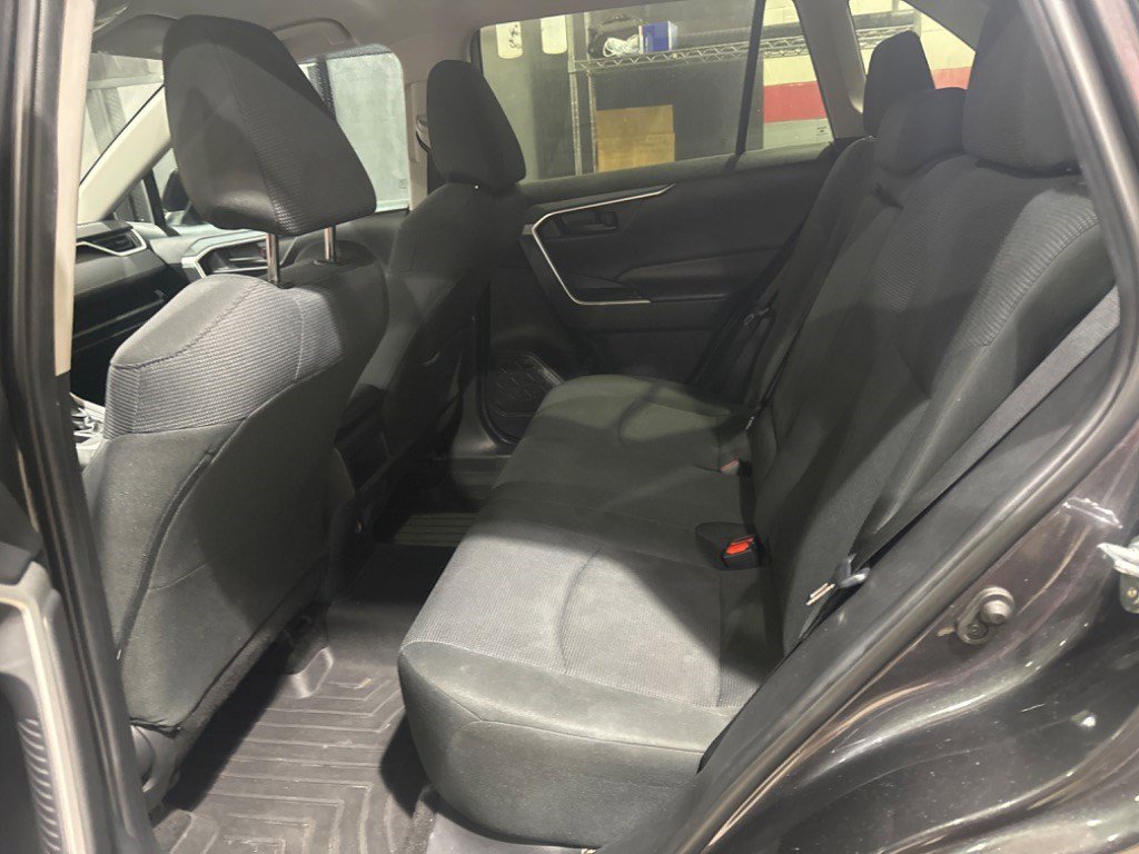 Used 2020 Toyota RAV4 LE FWD image 7