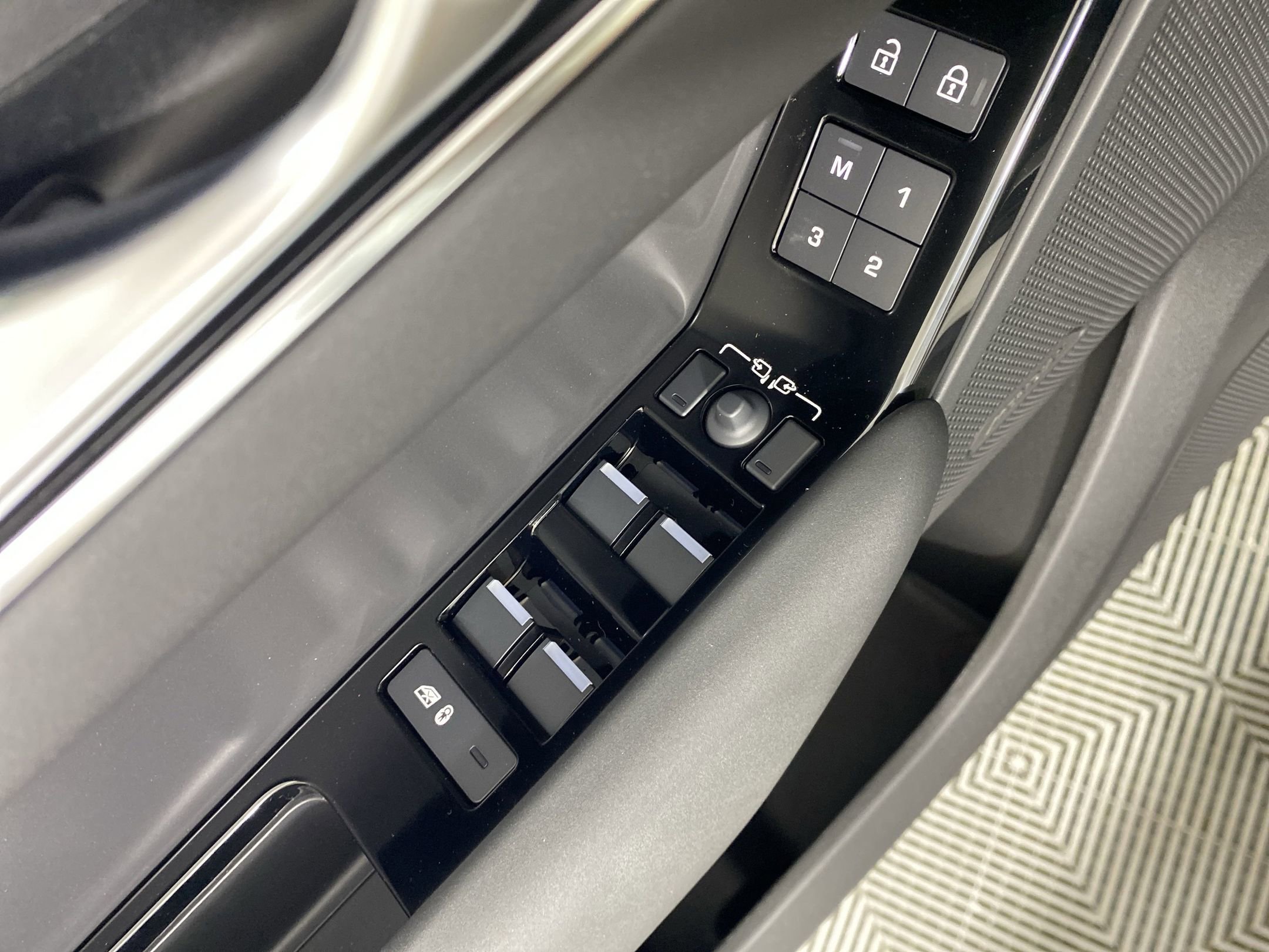 Used 2026 Land Rover Range Rover Velar S image 10