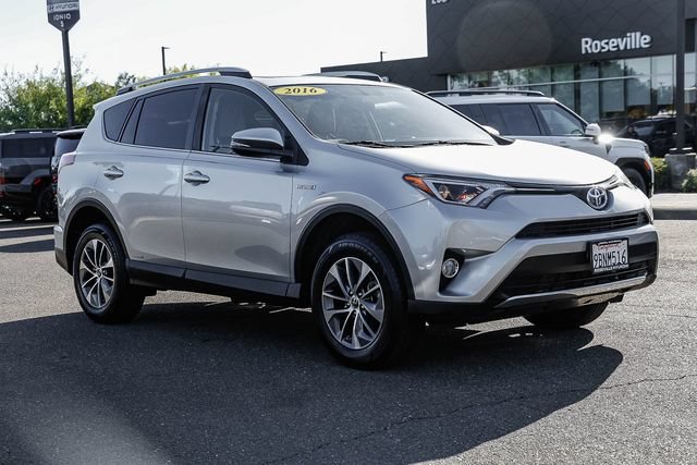 Used 2016 Toyota RAV4 XLE AWD/4WD image 6